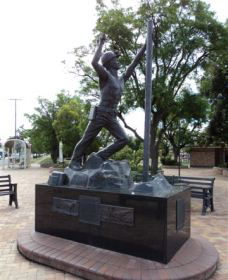 Miners Memorial Statue - Accommodation Noosa 0