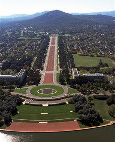 ANZAC Parade - Accommodation Noosa 0