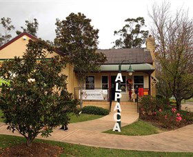 Australian Alpaca Barn - Hunter Valley Gardens - Accommodation Noosa 0