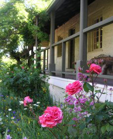 Raglan Gallery And Cultural Centre - Accommodation Noosa 2