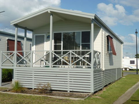 Belmont Pines Lakeside Holiday Park - Accommodation Noosa 2