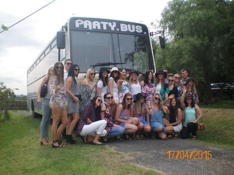 R & R Bus And Leisure Hire - Accommodation Noosa 0