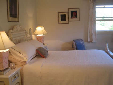 Trafalgar Bed And Breakfast And Annie's Cottage - Accommodation Noosa 0