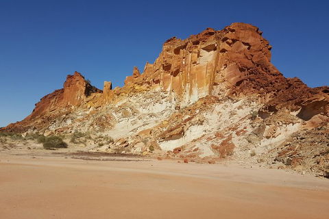 Chambers Pillar And Rainbow Valley 1 Day 4WD Tour - Accommodation Noosa 3