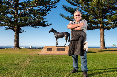 Makybe Diva Statue - Accommodation Noosa 2