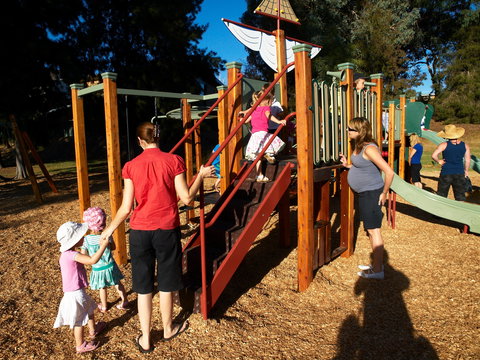 Les Stone Park - Accommodation Noosa 0