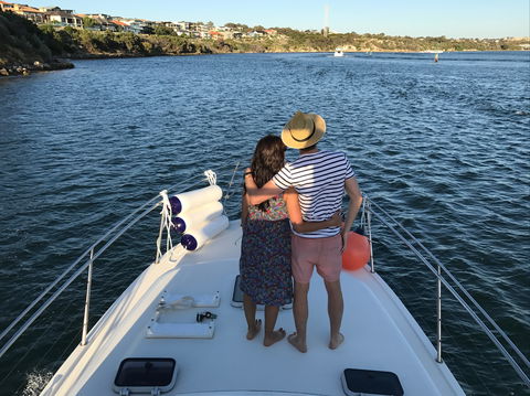 Cruising The  Swan River In At Sunset With Boutique Cruise - Accommodation Noosa 2