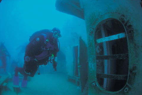 Ex HMAS Hobart Dive Site - Accommodation Noosa 2