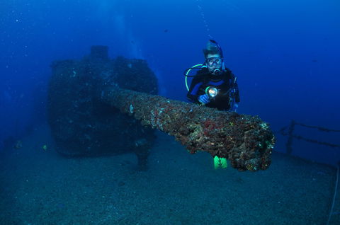 HMAS Brisbane Dive Site - Accommodation Noosa 1