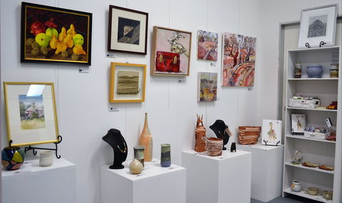 T'arts Gallery - Accommodation Noosa 0