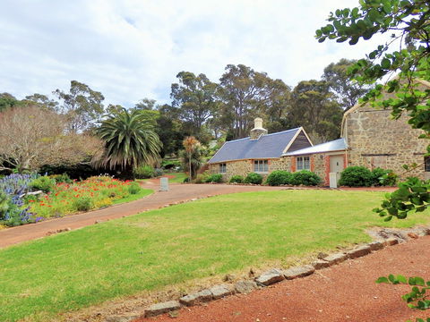 Strawberry Hill - Accommodation Noosa 0