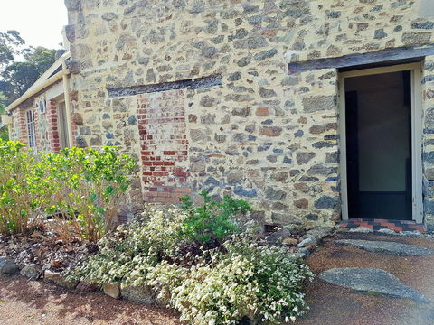 Strawberry Hill - Accommodation Noosa 2