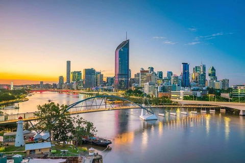 Brisbane Airport Transfers : Brisbane Airport BNE To Brisbane In Luxury Van - Accommodation Noosa 5
