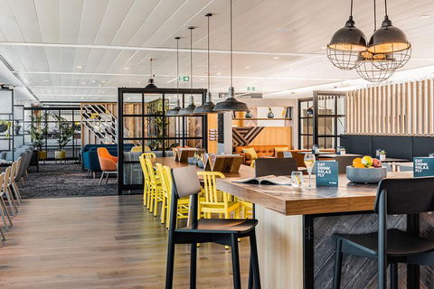 Brisbane Airport - My Lounge - Accommodation Noosa 0