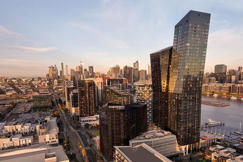 Melbourne Airport Transfers: Melbourne To Melbourne Airport MEL In Luxury Car - Accommodation Noosa 5