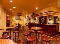 Fortune Of War Hotel - Accommodation Noosa 2