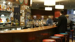 Off Broadway Hotel - Accommodation Noosa 2