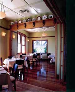 Harbour View Hotel - Accommodation Noosa 2