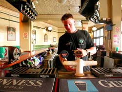 Mercantile Hotel - Accommodation Noosa 2
