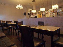 The Oxford Hotel - Accommodation Noosa 2