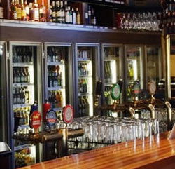 Racecourse Hotel - Accommodation Noosa 0