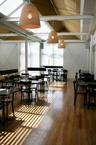 Dolphin Hotel - Accommodation Noosa 1