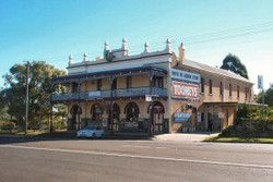 Caledonia Hotel - Accommodation Noosa 0