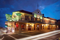 Town Hall Hotel - Accommodation Noosa 0