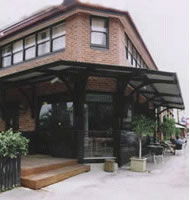 Berry Hotel - Accommodation Noosa 0