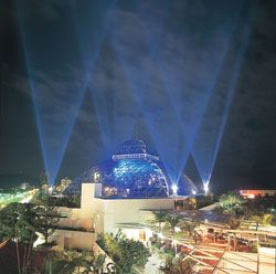 The Reef Hotel Casino Bars - Accommodation Noosa 0