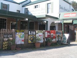 Robin Hood Hotel - Accommodation Noosa 1
