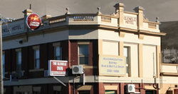 Glenelg Inn Hotel - Accommodation Noosa 2