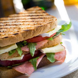 Somerville Hotel - Accommodation Noosa 2