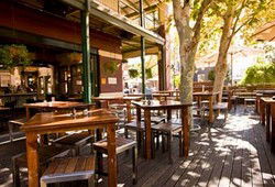 Queens Tavern - Accommodation Noosa 2