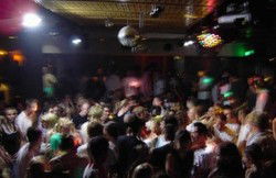 Club Tracks - Accommodation Noosa 2