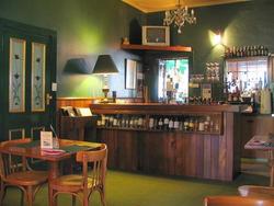 Robin Hood Hotel - Accommodation Noosa 3