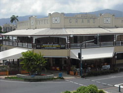 Grand Hotel - Accommodation Noosa 2