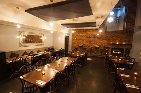 White Horse Hotel - Accommodation Noosa 0