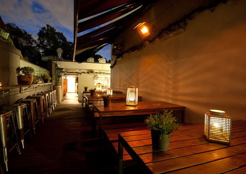 White Horse Hotel - Accommodation Noosa 3