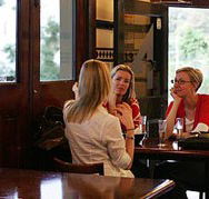 Four in Hand - Accommodation Noosa