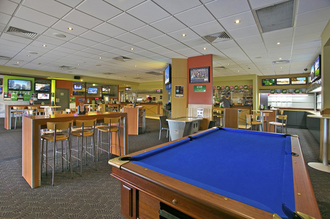 Lakeside Village Tavern - Accommodation Noosa 2