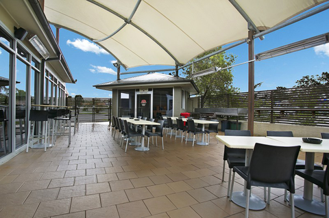Lakeside Village Tavern - Accommodation Noosa 4