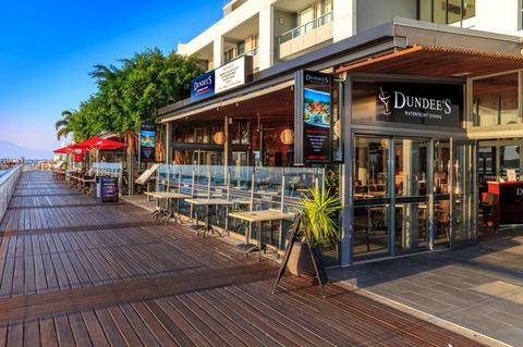 Dundee’s Restaurant On The Waterfront - Accommodation Noosa 6