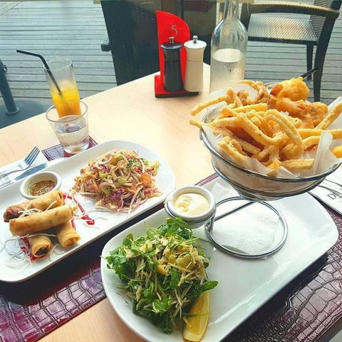 Dundee’s Restaurant On The Waterfront - Accommodation Noosa 8