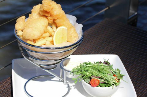 Dundee’s Restaurant On The Waterfront - Accommodation Noosa 10