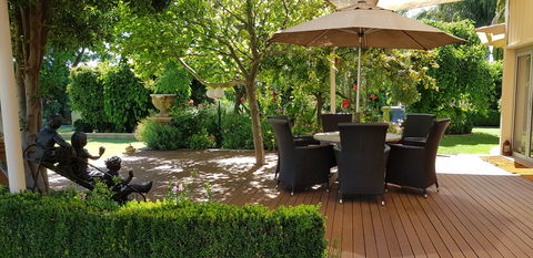 Camelot Garden Stroll - Accommodation Noosa 1
