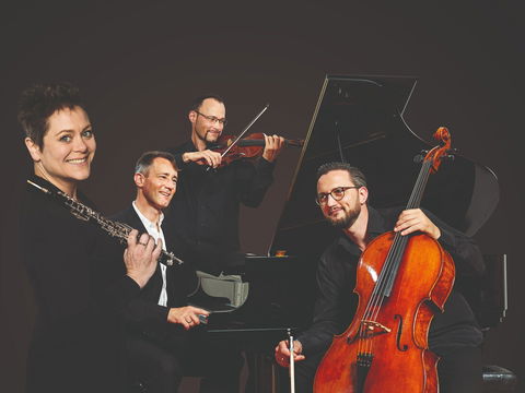 Eggner Trio & Diana Doherty - Accommodation Noosa 0