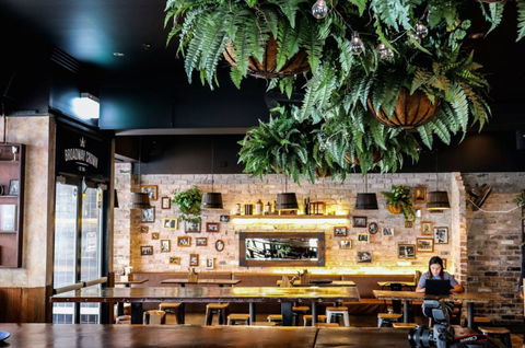 Broadway Crown - Accommodation Noosa 3