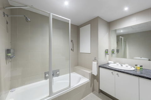 Riverside Apartments Melbourne - Accommodation Noosa 2