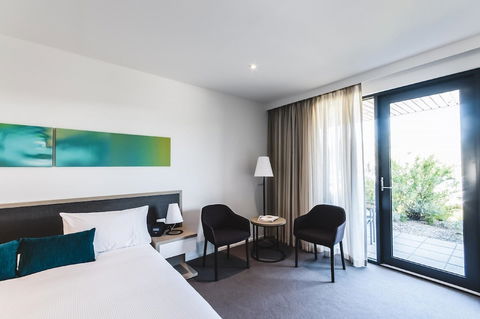Flinders Hotel - Accommodation Noosa 5